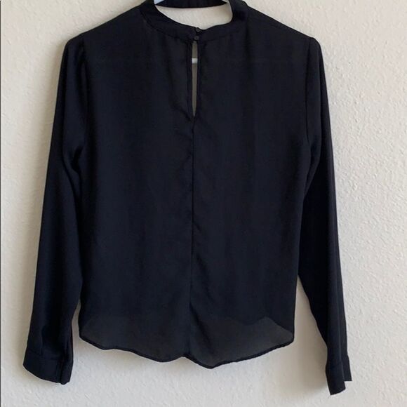 š¹4/$25Ā LongāSleeveāblackātop - Picture 6 of 6